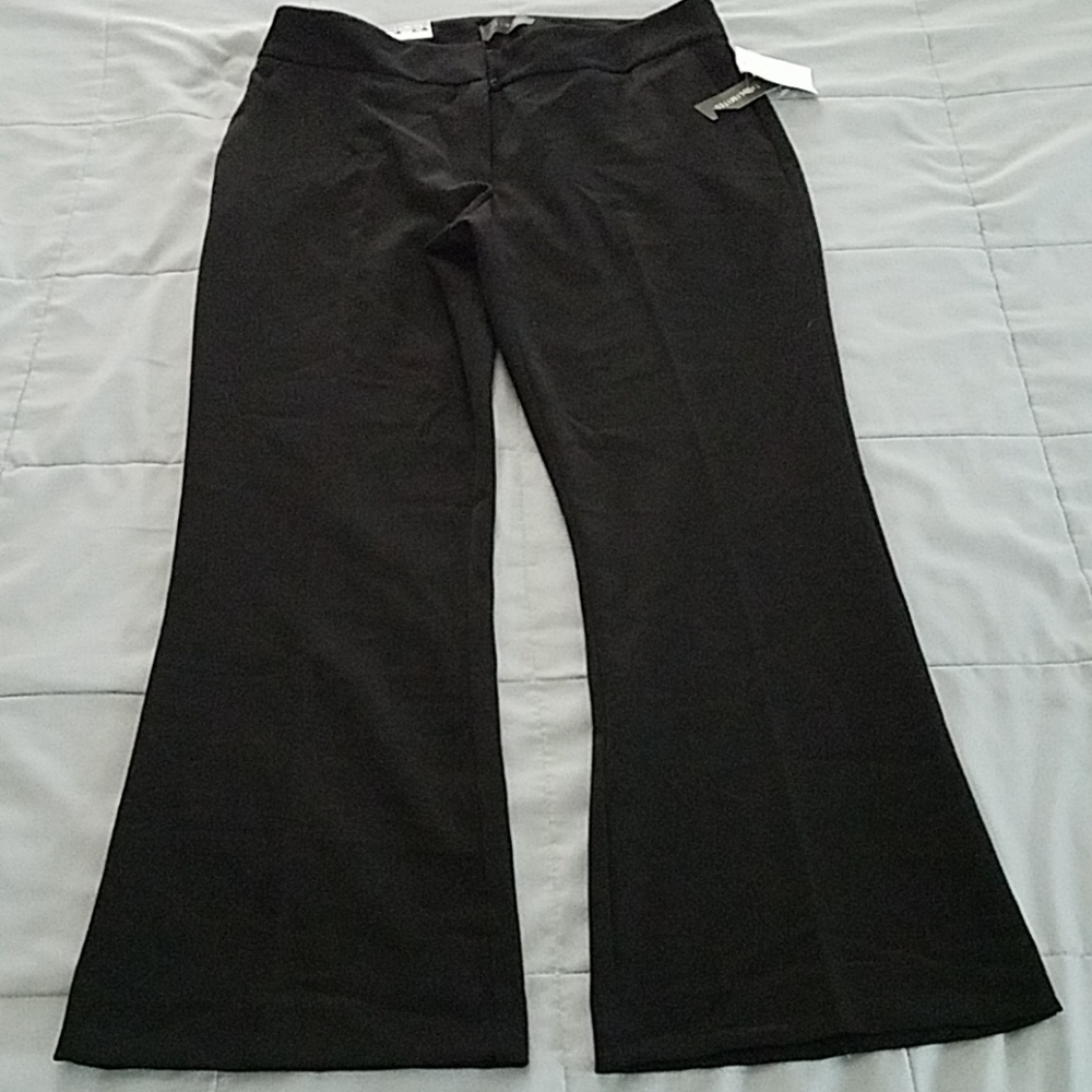 NWTS THE LIMITED CROPPED FLARE SLACKS. SIZE 4